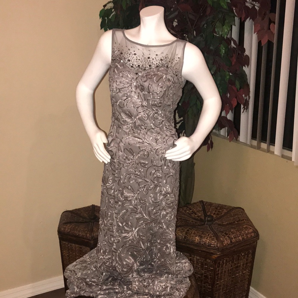 Elegant full length even. gown w/ sheer scarf.